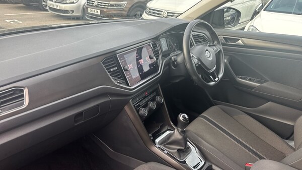 Used Volkswagen T-Roc 2019 for sale - 76184000: Photo 2