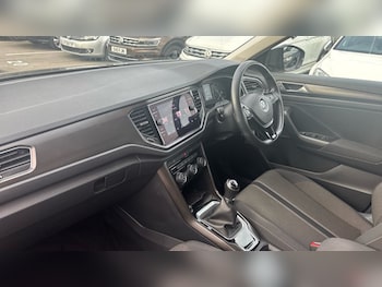Used Volkswagen T-Roc 2019 for sale - 76184000: Photo 2