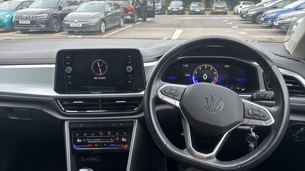 Used Volkswagen T-Roc 2023 for sale - 76112124: Photo 12