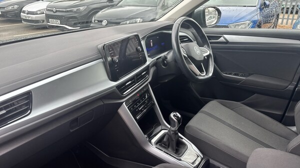 Used Volkswagen T-Roc 2023 for sale - 76112124: Photo 2