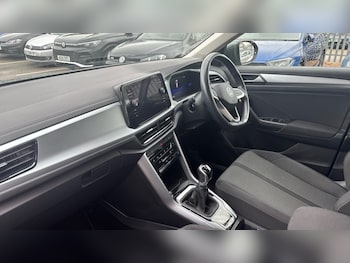 Used Volkswagen T-Roc 2023 for sale - 76112124: Photo 2