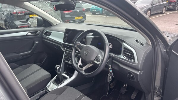 Used Volkswagen T-Roc 2023 for sale - 76112124: Photo 6