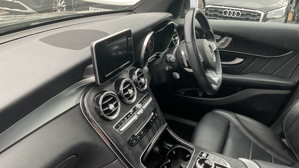 Used Mercedes-Benz GLC 2019 for sale - 76154939: Photo 2