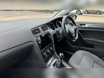 Used Volkswagen Golf 2019 for sale - 75943336: Photo