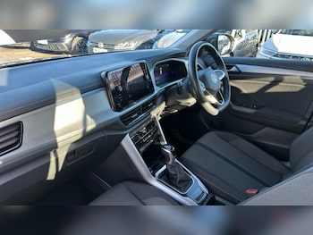 Used Volkswagen T-Roc 2022 for sale - 76872122: Photo