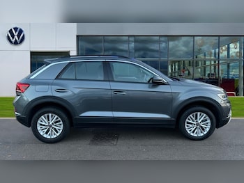 Used Volkswagen T-Roc 2022 for sale - 76872122: Photo