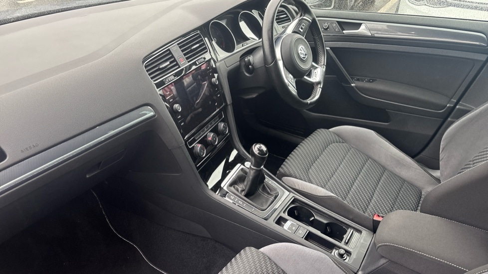 Used Volkswagen Golf 2017 for sale - 76722311: Photo 2