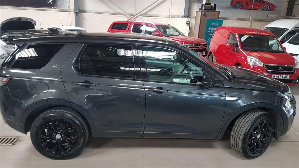 Used Land Rover Discovery Sport 2017 for sale - 77196680: Photo 4