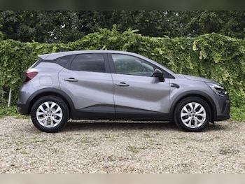Used Renault Captur 2021 for sale - 75449420: Photo