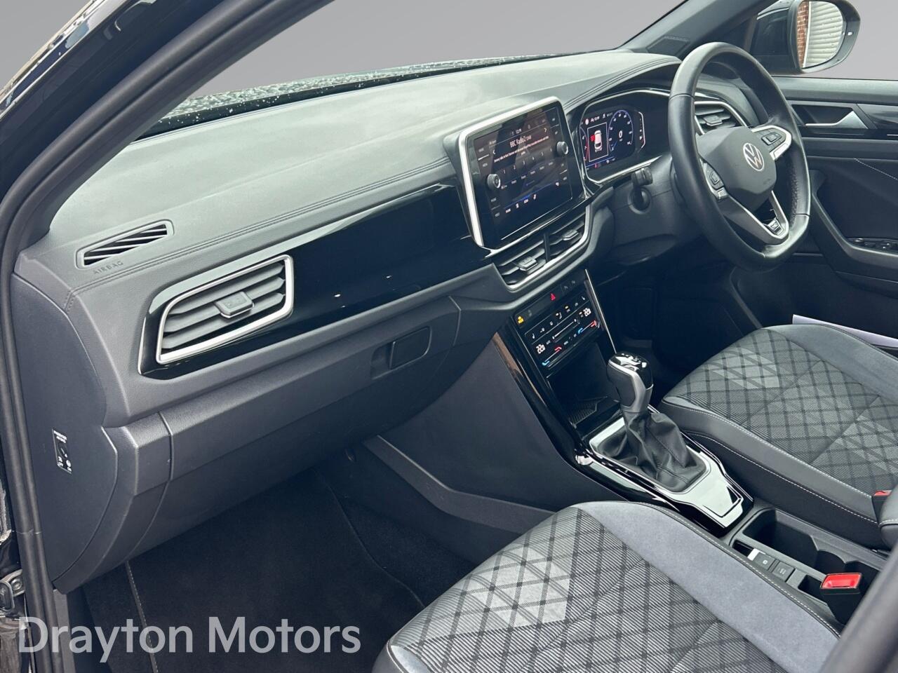 Used Volkswagen T-Roc 2024 for sale - 77358832: Photo 12