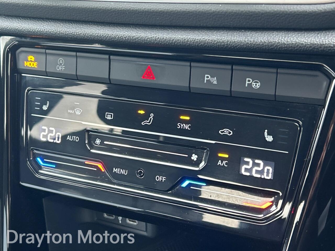 Used Volkswagen T-Roc 2024 for sale - 77358832: Photo 25