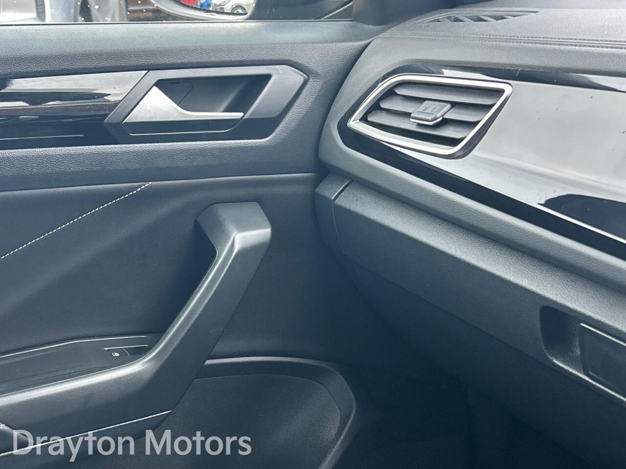 Used Volkswagen T-Roc 2024 for sale - 77358832: Photo 33