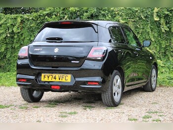 Used Suzuki Swift 2024 for sale - 75319804: Photo