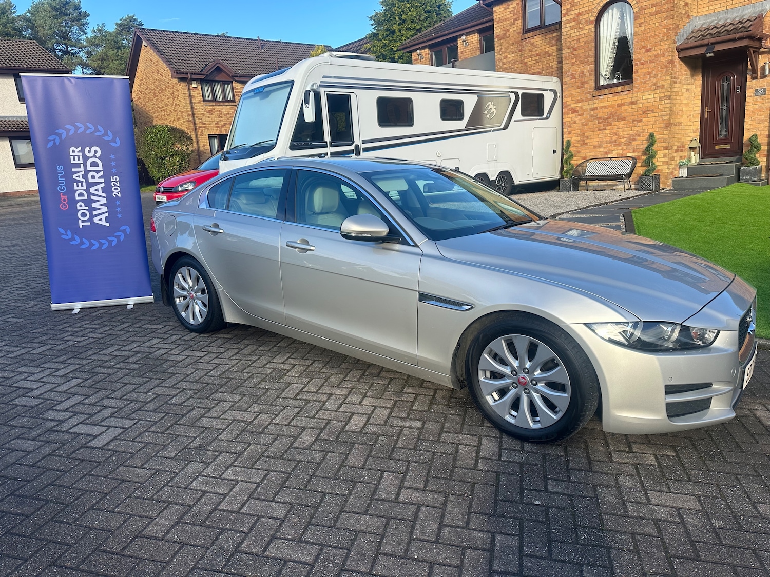 Used Jaguar XE 2017 for sale - 76405844: Photo 1