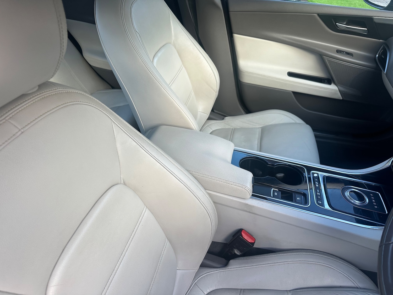 Used Jaguar XE 2017 for sale - 76405844: Photo 10