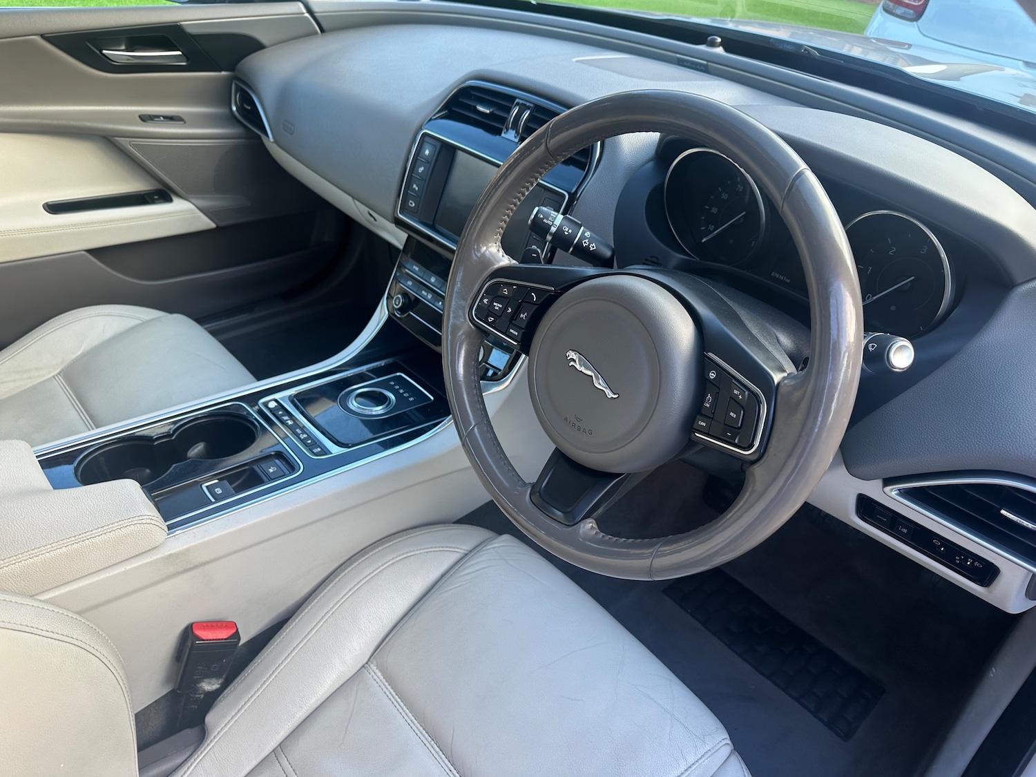 Used Jaguar XE 2017 for sale - 76405844: Photo 13