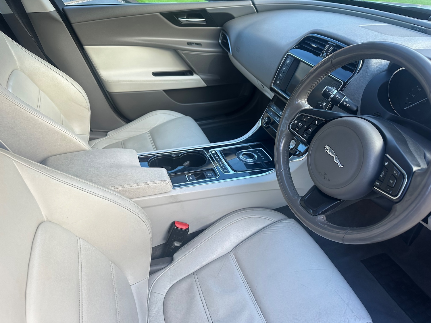 Used Jaguar XE 2017 for sale - 76405844: Photo 14