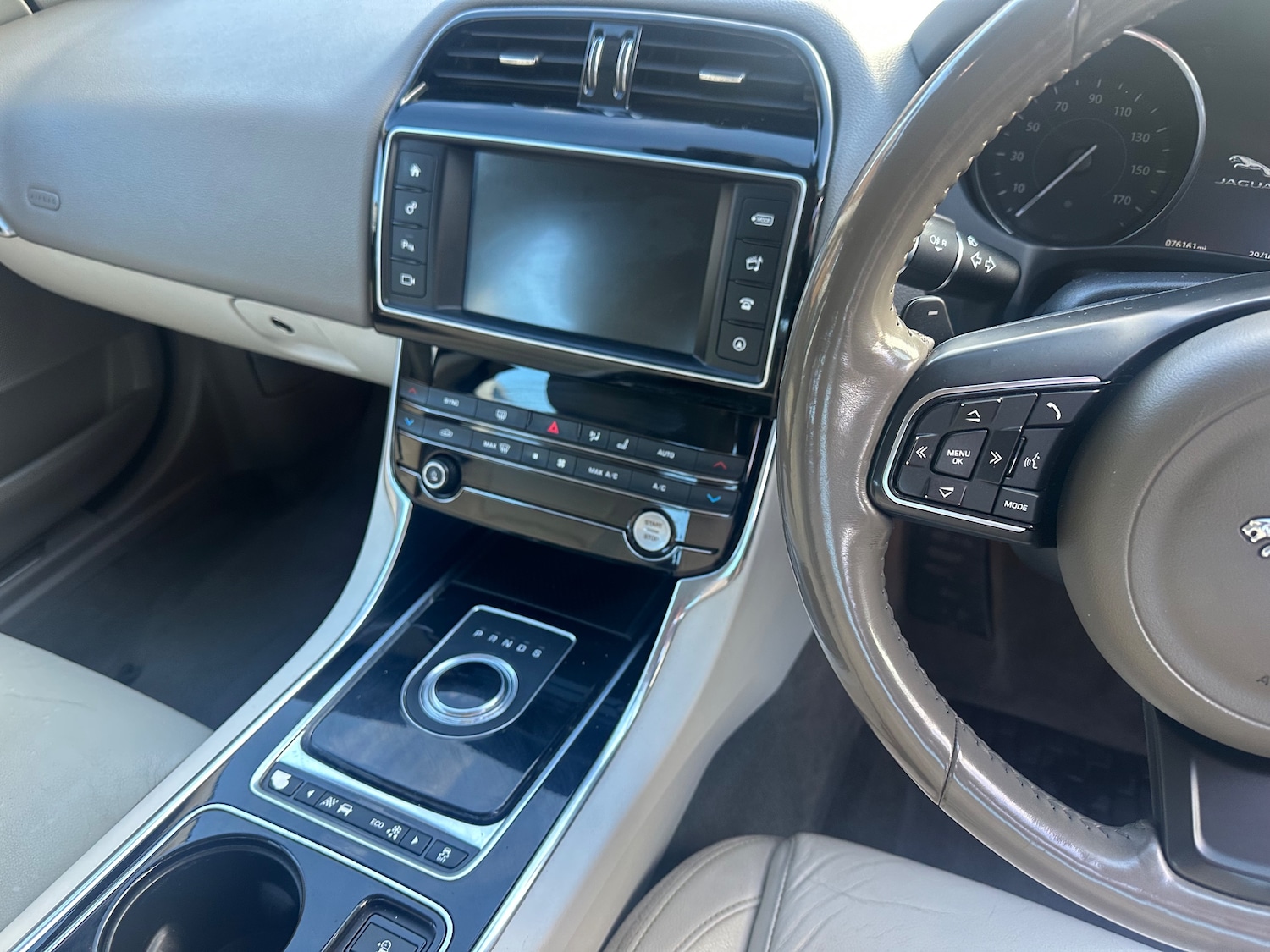 Used Jaguar XE 2017 for sale - 76405844: Photo 15