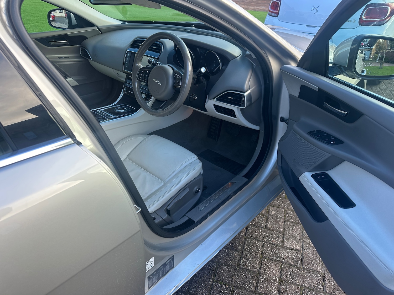 Used Jaguar XE 2017 for sale - 76405844: Photo 17