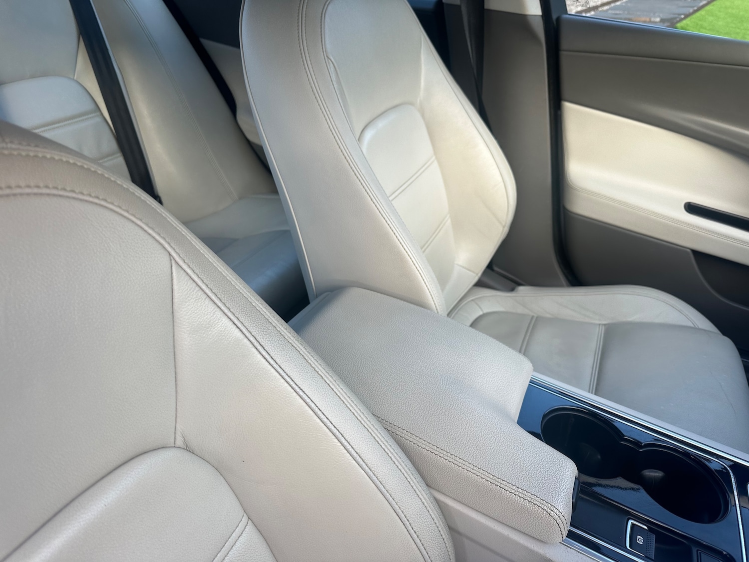 Used Jaguar XE 2017 for sale - 76405844: Photo 18