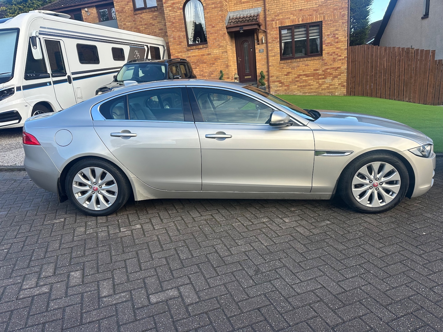 Used Jaguar XE 2017 for sale - 76405844: Photo 2