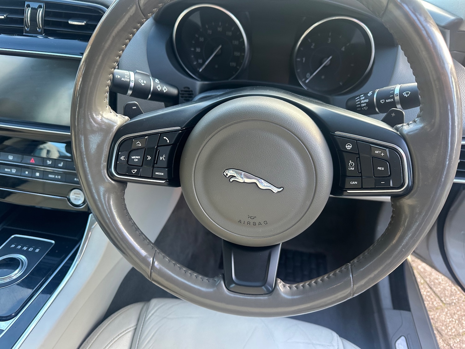 Used Jaguar XE 2017 for sale - 76405844: Photo 20