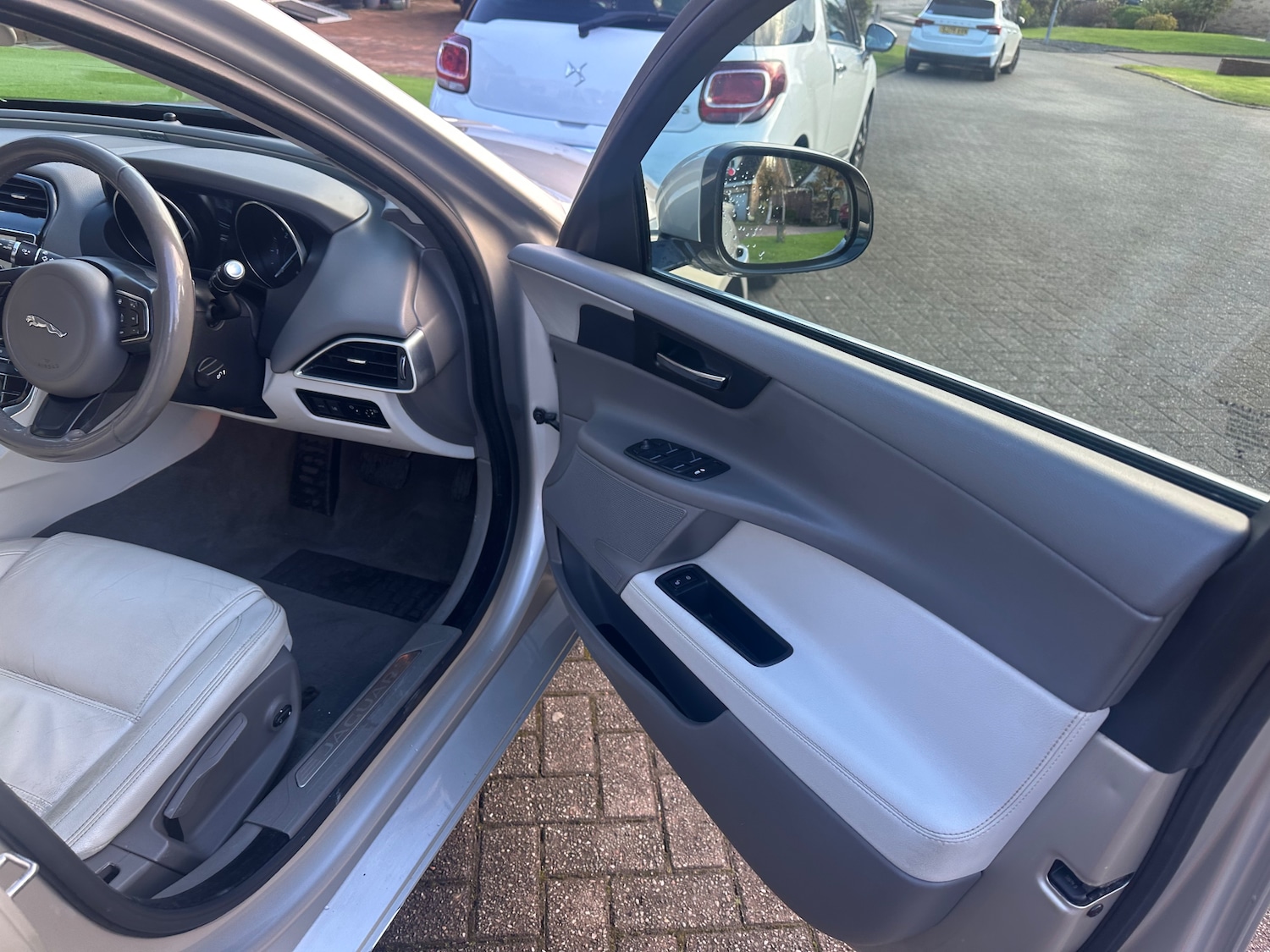 Used Jaguar XE 2017 for sale - 76405844: Photo 21