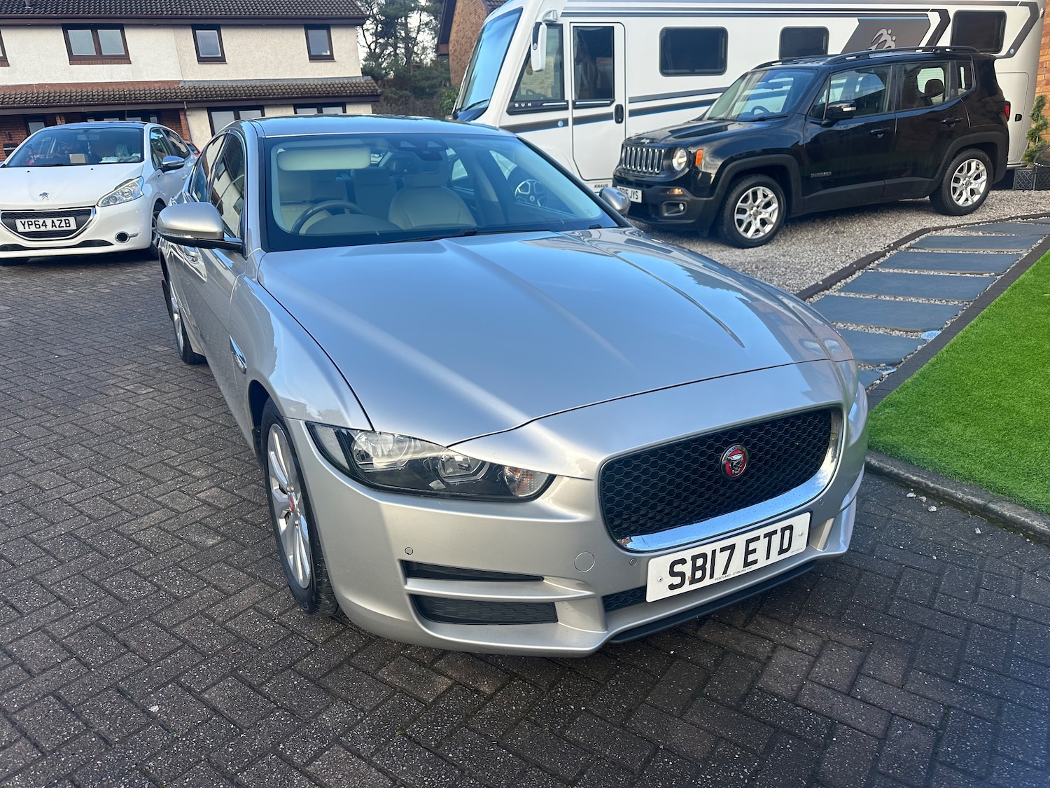 Used Jaguar XE 2017 for sale - 76405844: Photo 25