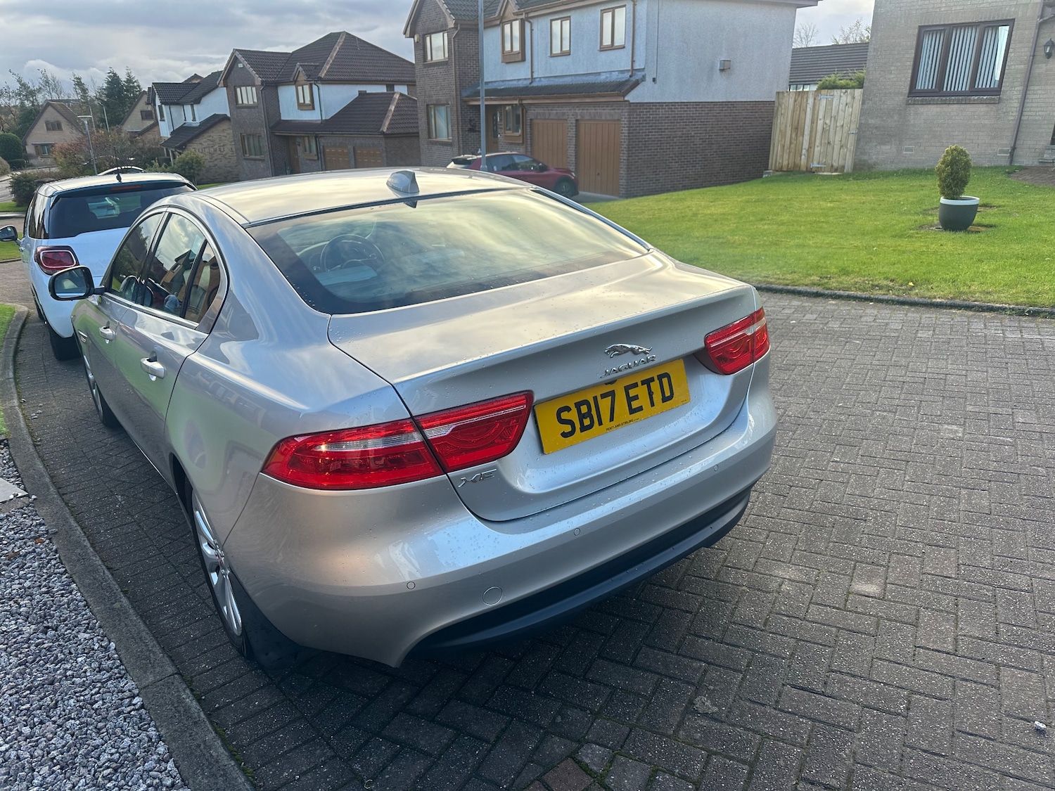 Used Jaguar XE 2017 for sale - 76405844: Photo 3