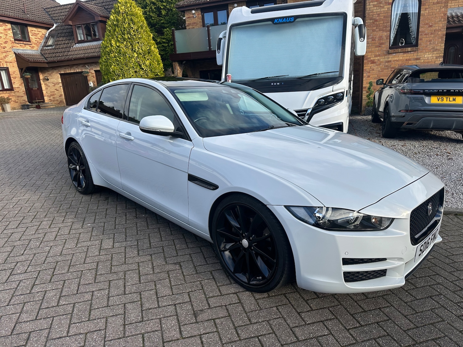 Used Jaguar XE 2016 for sale - 76586759: Photo 1