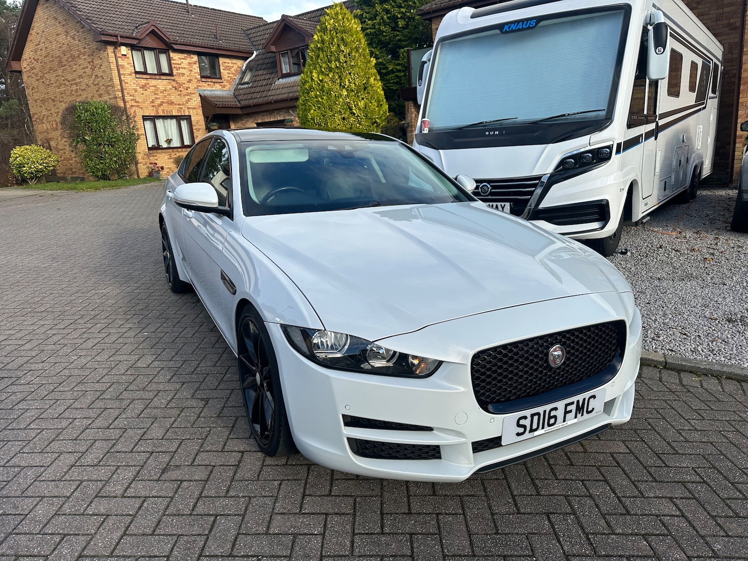 Used Jaguar XE 2016 for sale - 76586759: Photo 2