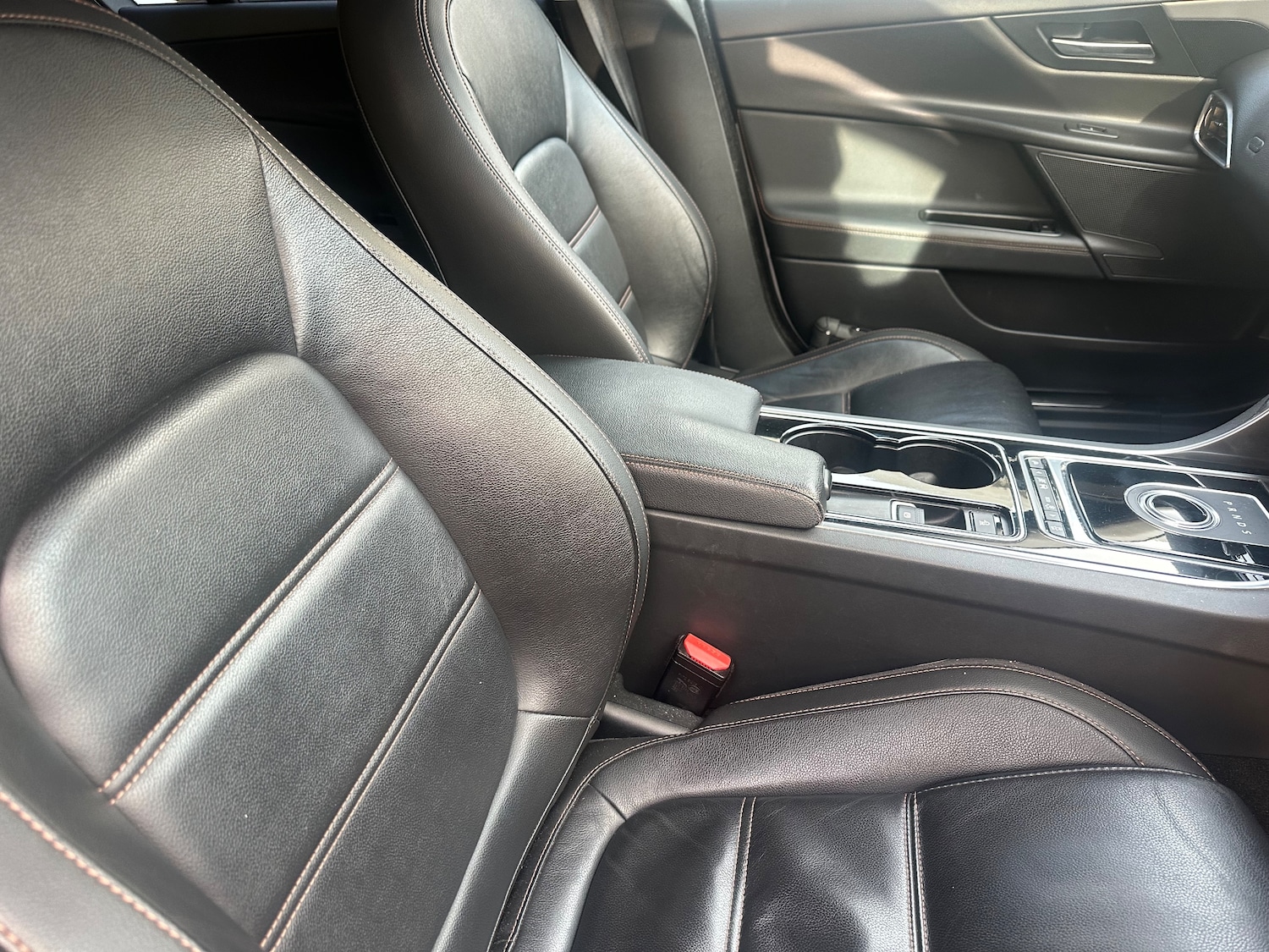 Used Jaguar XE 2016 for sale - 76586759: Photo 26