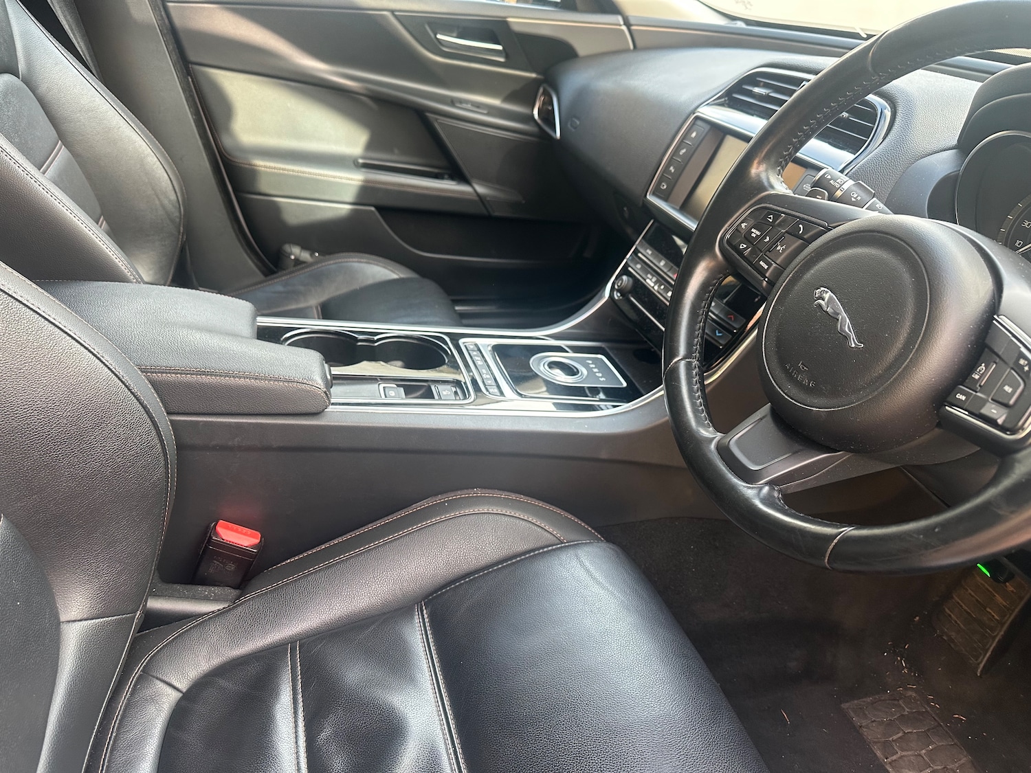 Used Jaguar XE 2016 for sale - 76586759: Photo 29