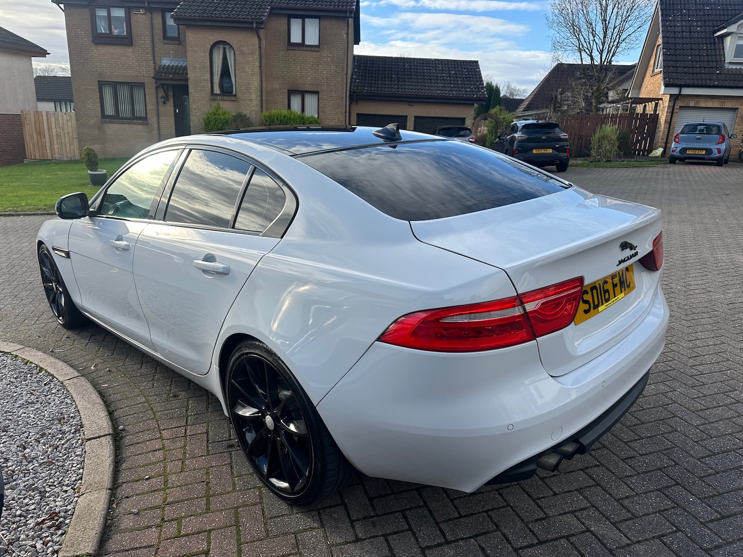 Used Jaguar XE 2016 for sale - 76586759: Photo 3