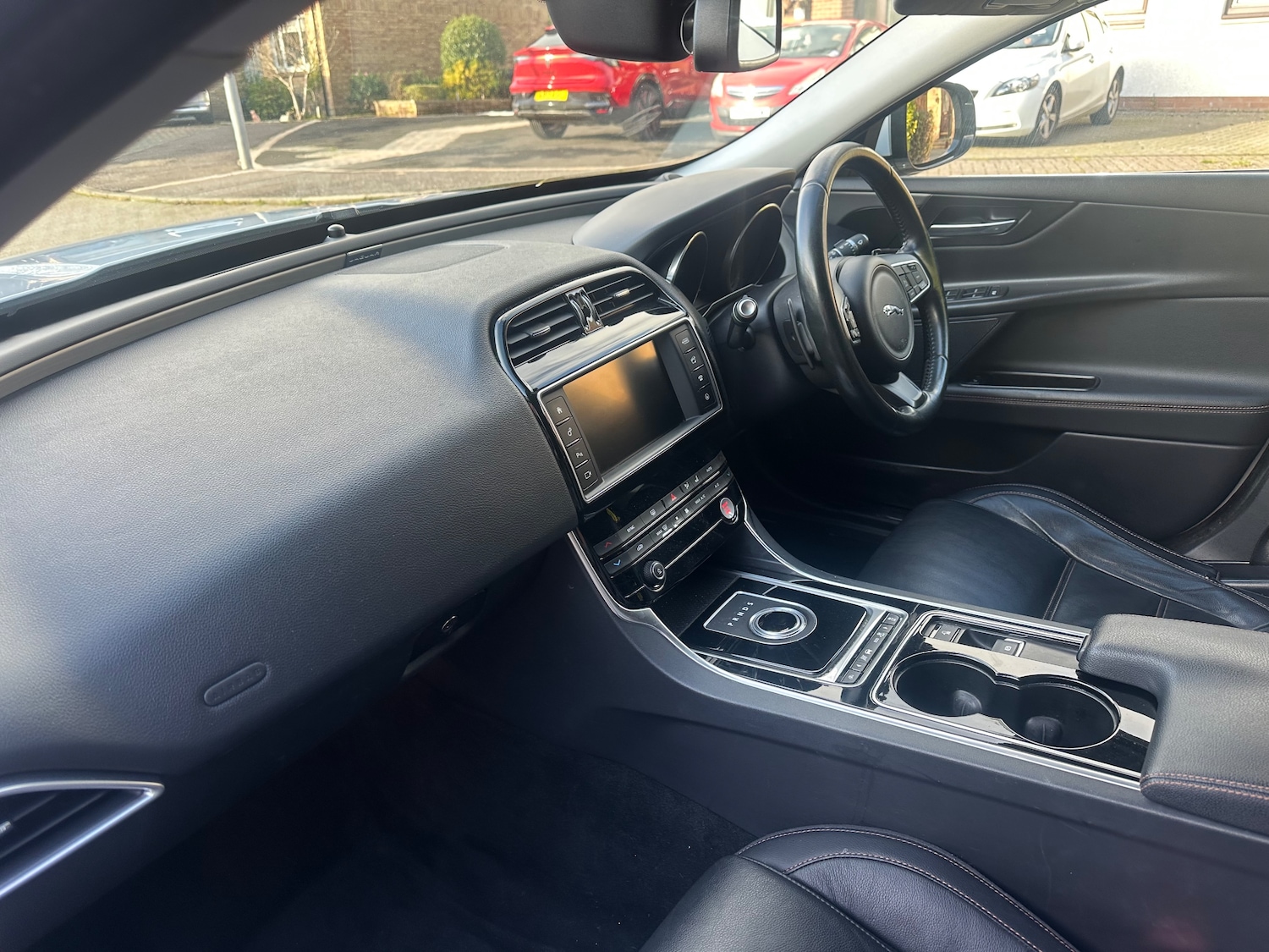 Used Jaguar XE 2016 for sale - 76586759: Photo 36