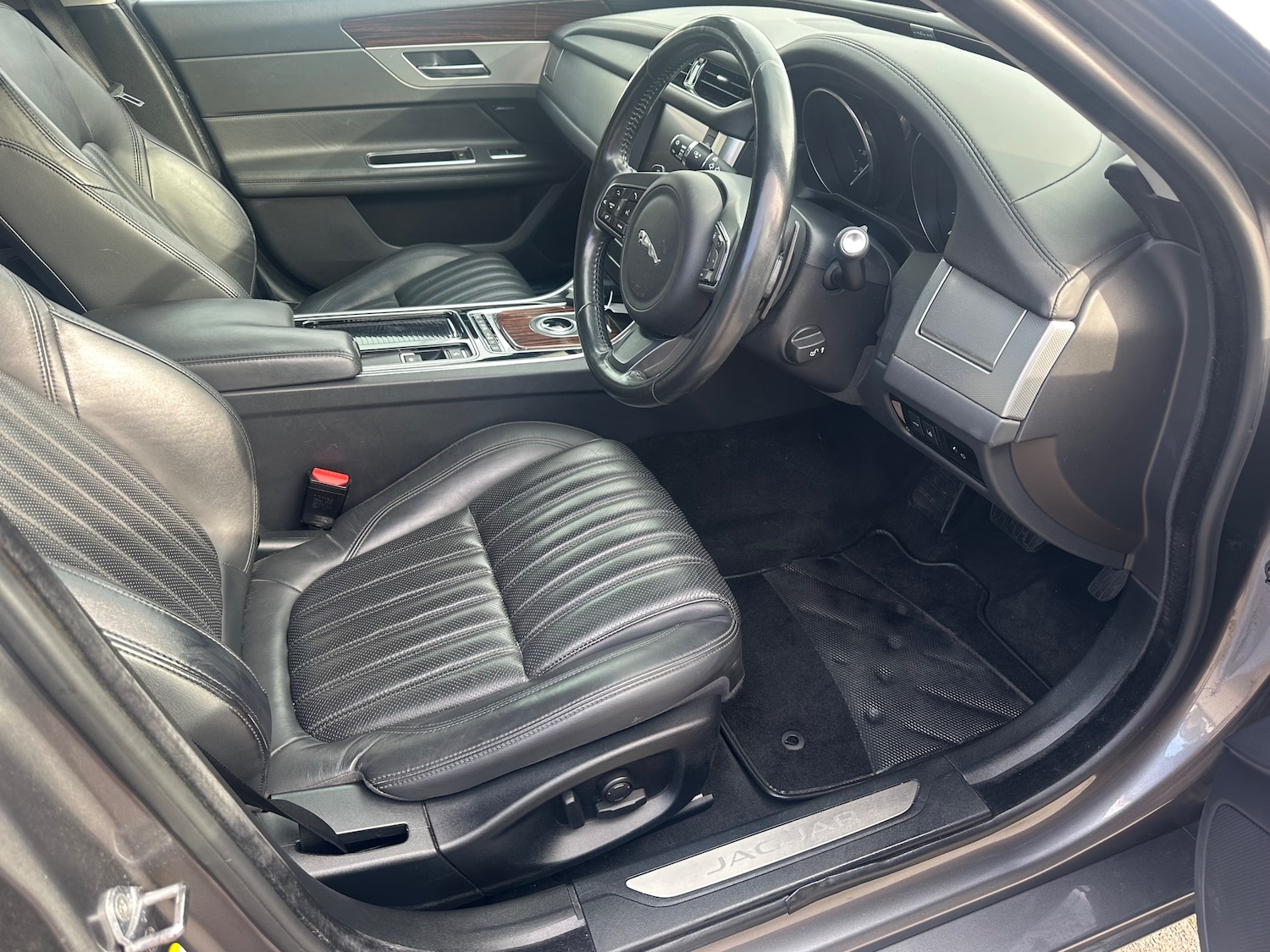 Used Jaguar XF 2016 for sale - 75995622: Photo 10
