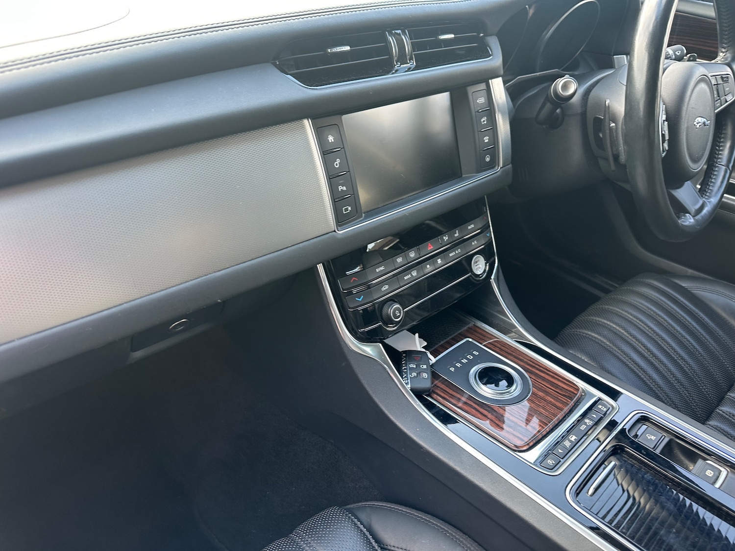 Used Jaguar XF 2016 for sale - 75995622: Photo 29