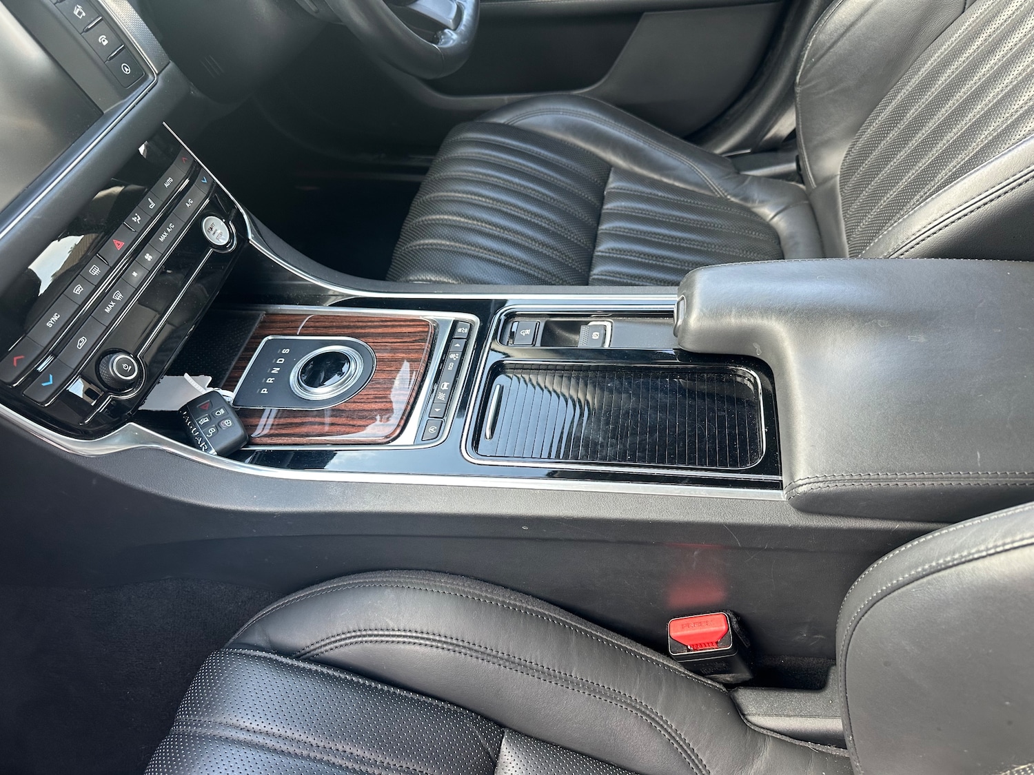Used Jaguar XF 2016 for sale - 75995622: Photo 33