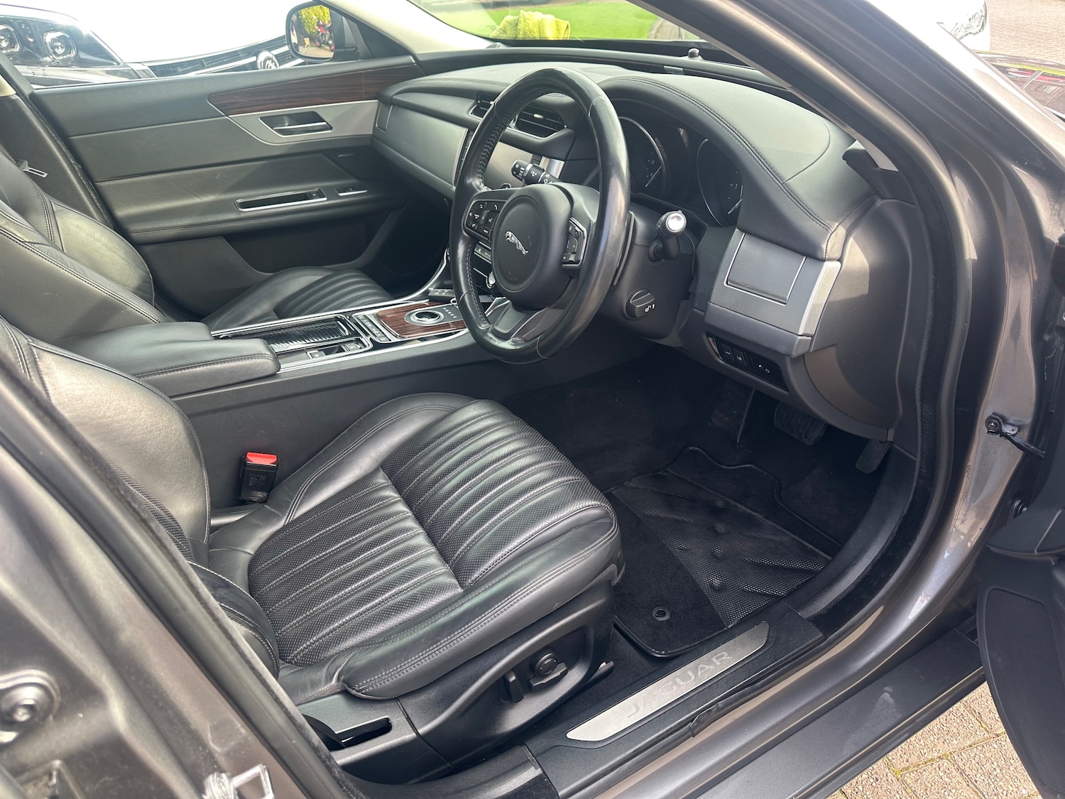 Used Jaguar XF 2016 for sale - 75995622: Photo 9
