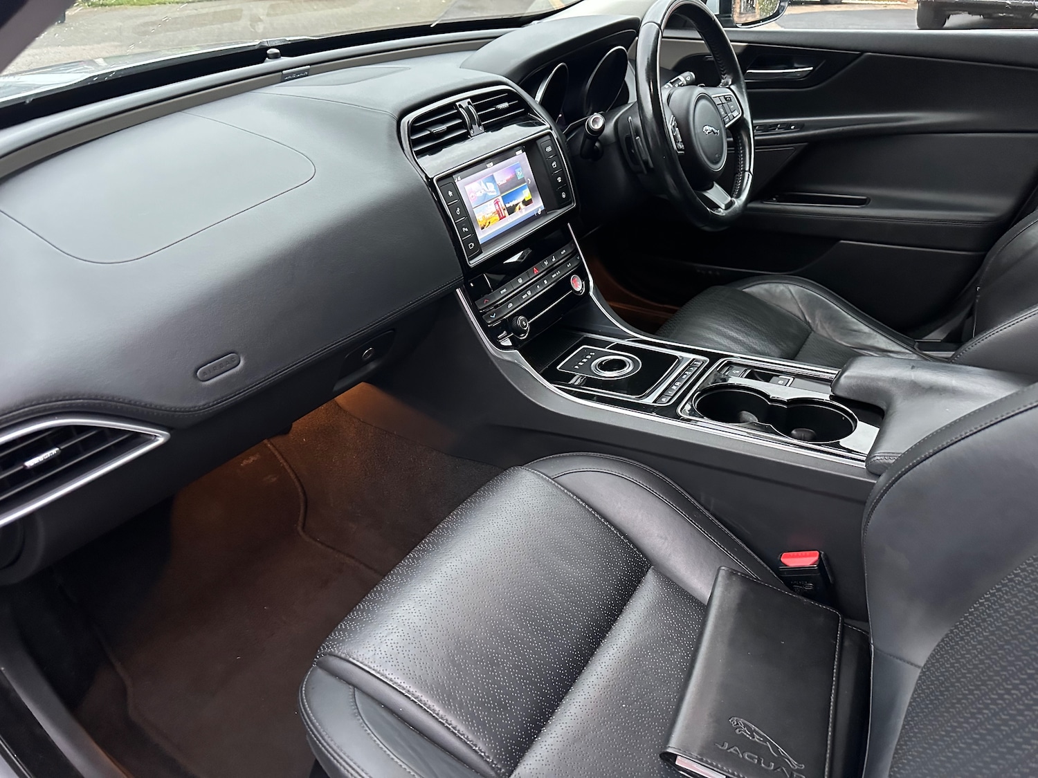 Used Jaguar XE 2016 for sale - 76739360: Photo 30