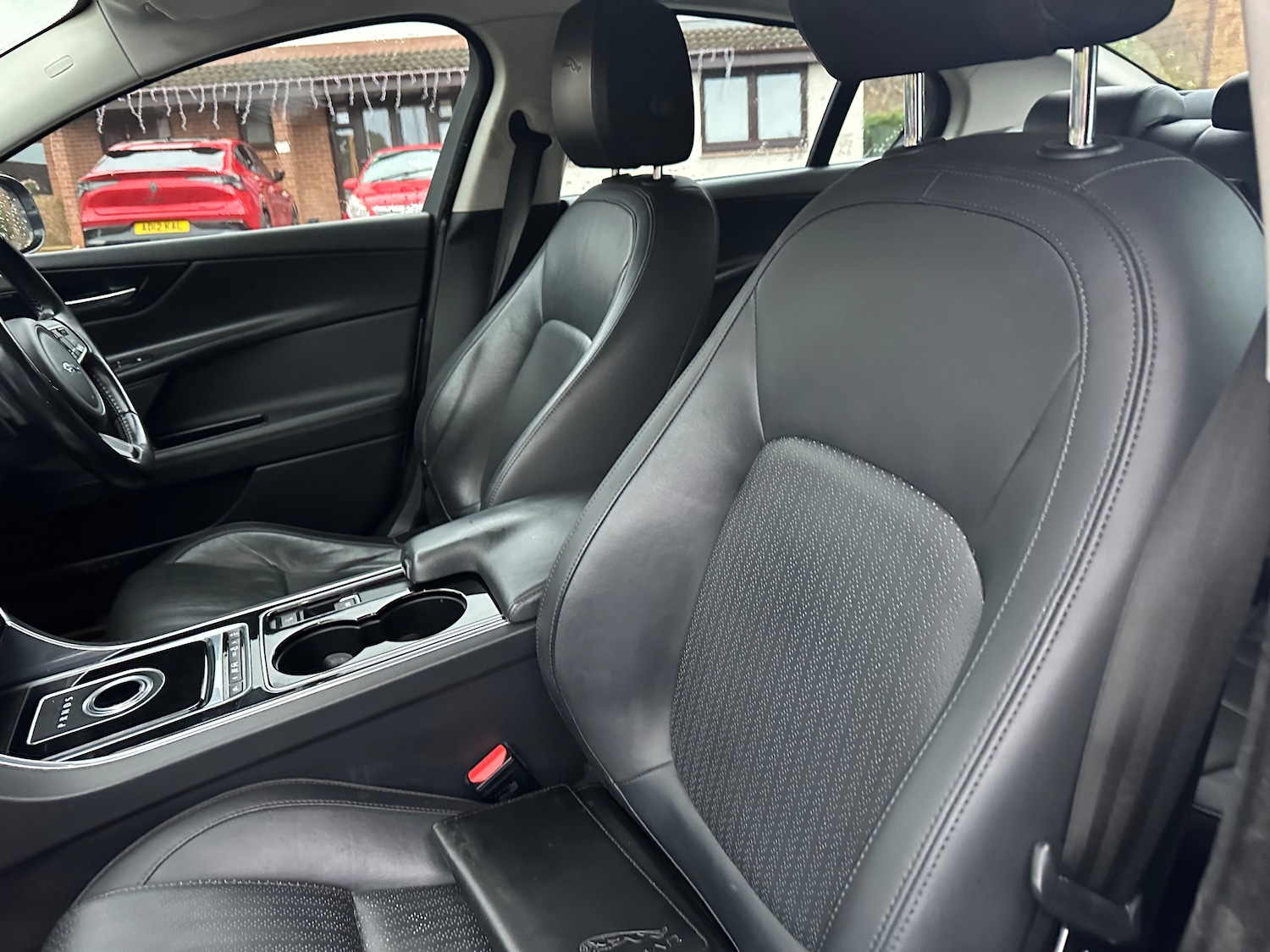 Used Jaguar XE 2016 for sale - 76739360: Photo 33