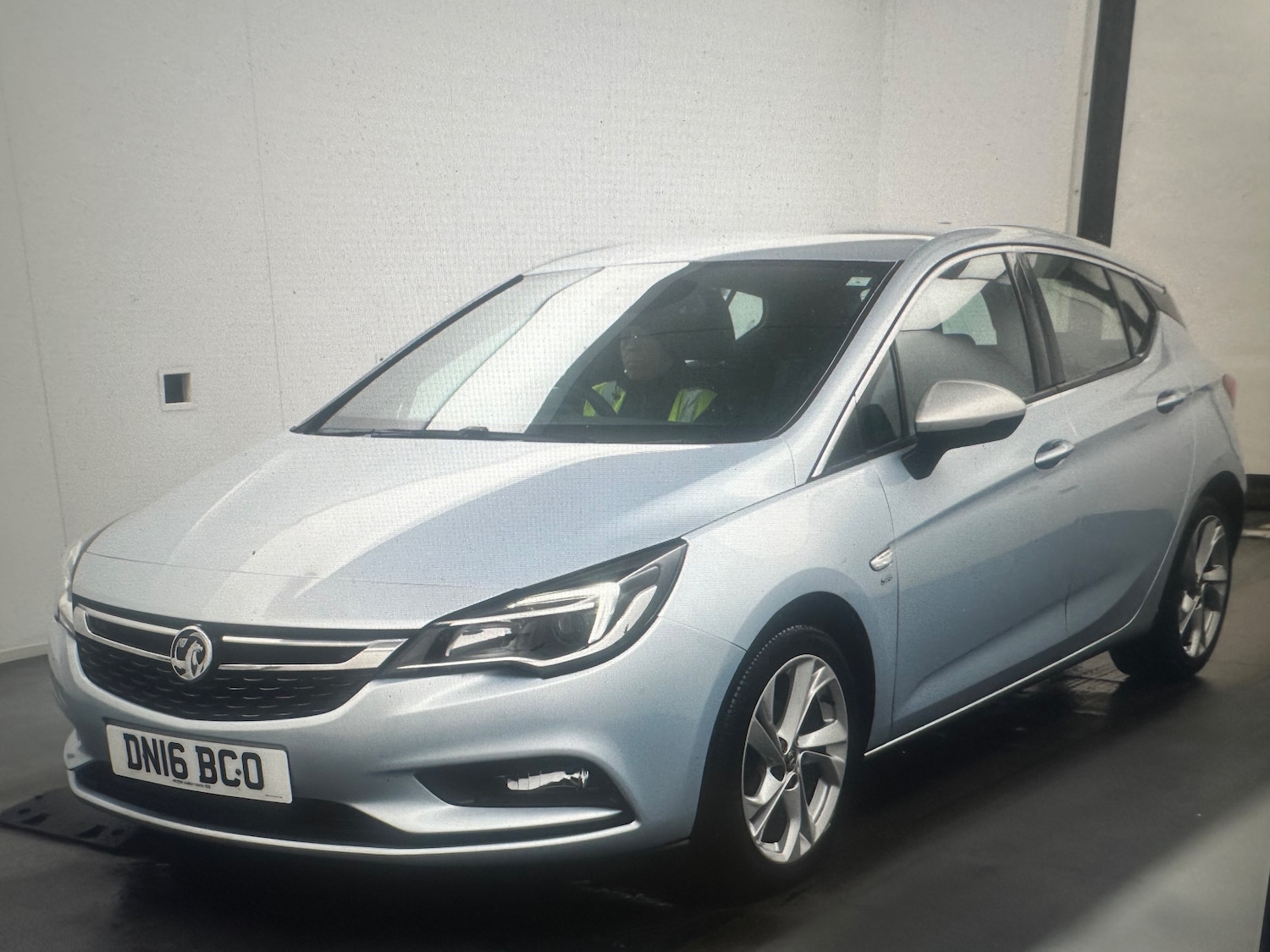 Used Vauxhall Astra for sale - 77688216: Photo 2