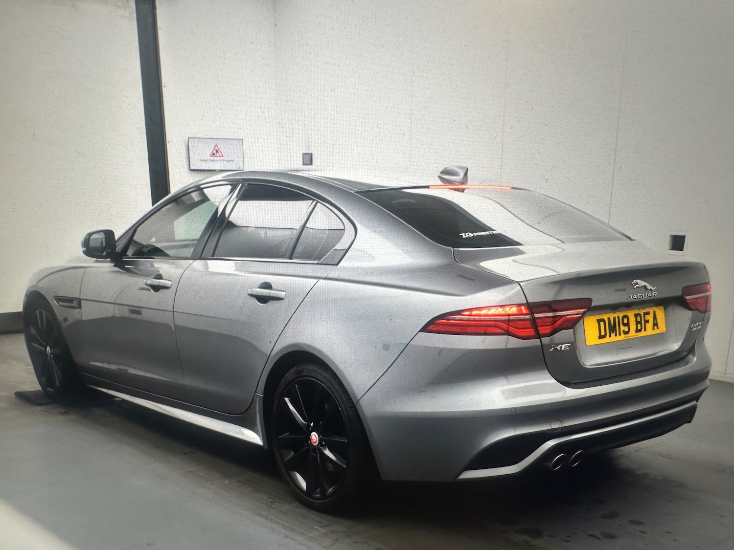Used Jaguar XE 2019 for sale - 78124833: Photo 3