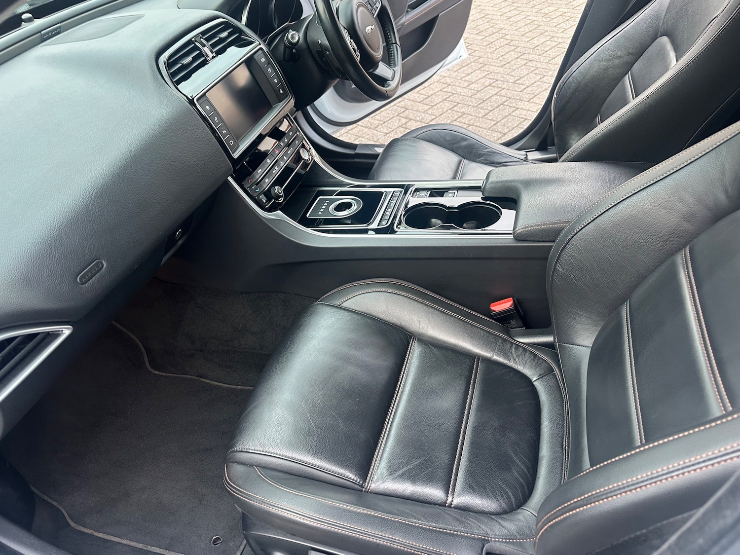 Used Jaguar XE 2016 for sale - 75598524: Photo 12