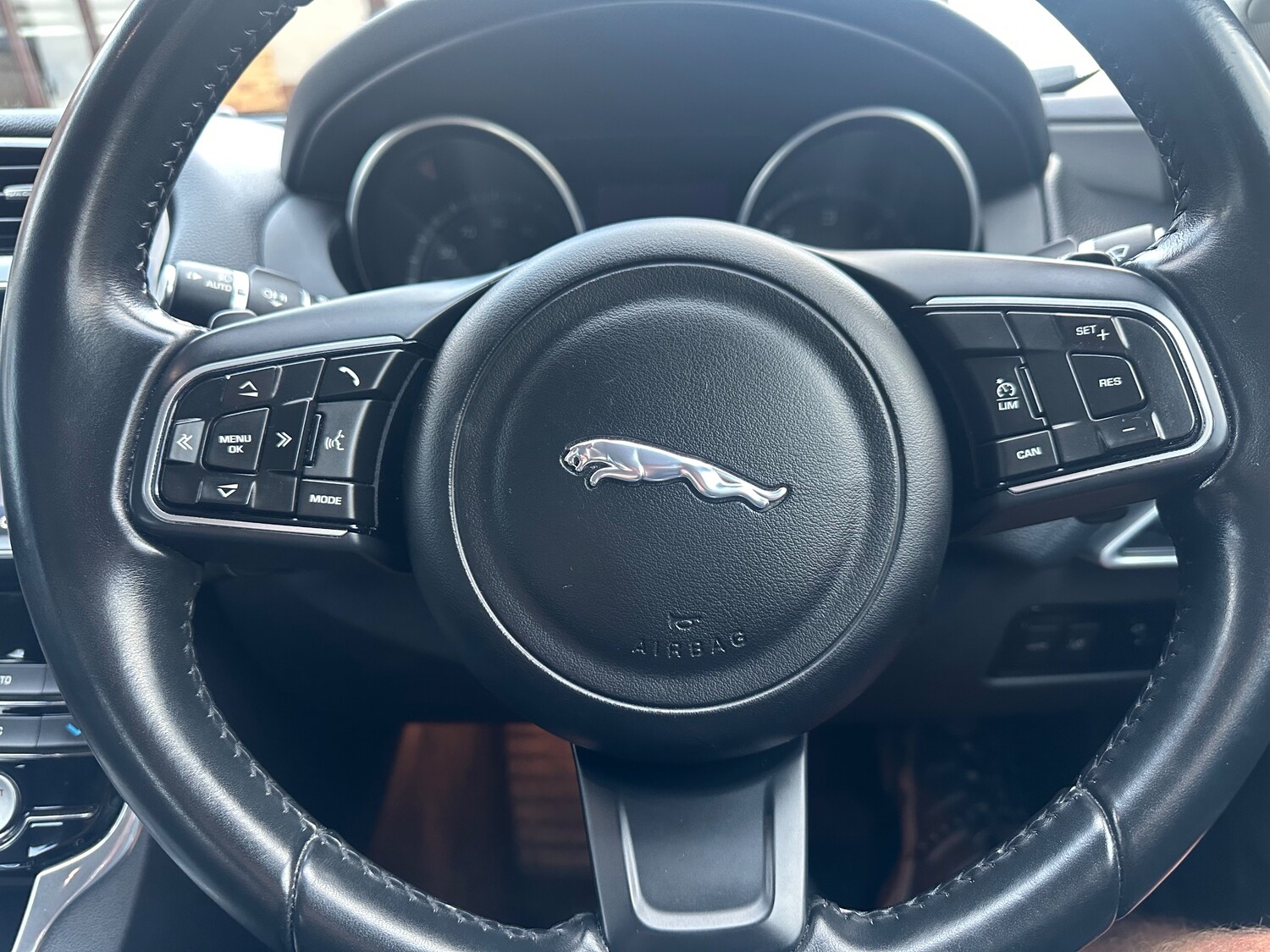 Used Jaguar XE 2016 for sale - 75598524: Photo 30