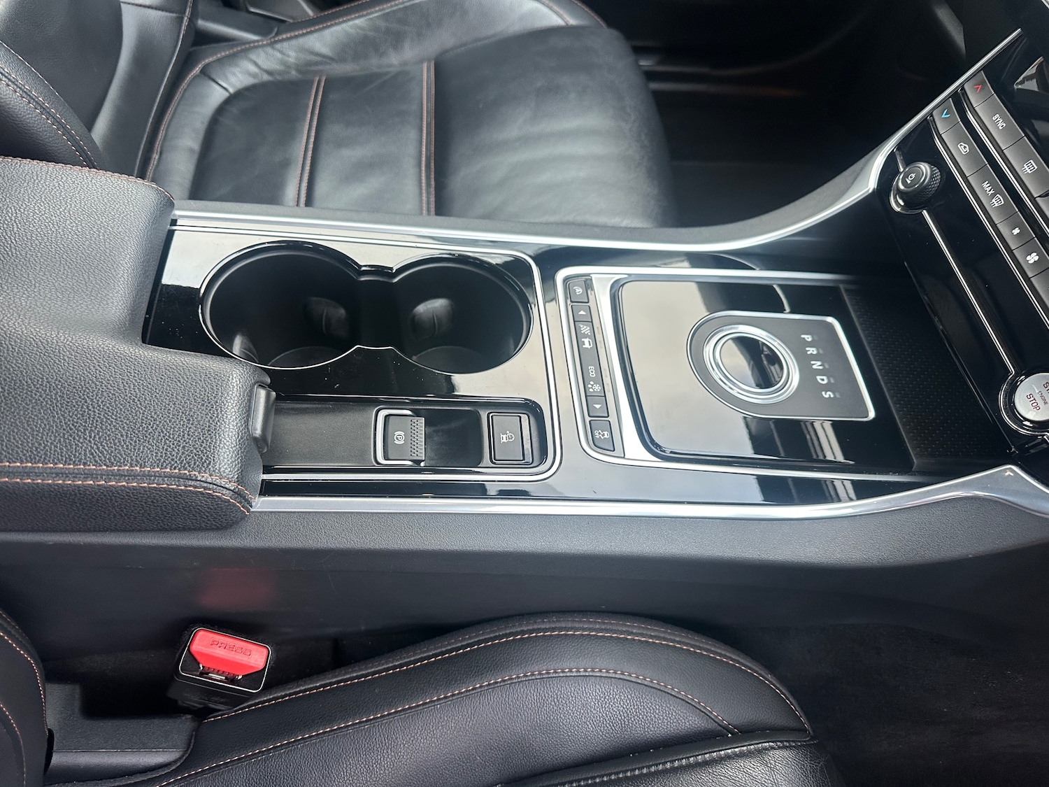 Used Jaguar XE 2016 for sale - 75598524: Photo 33