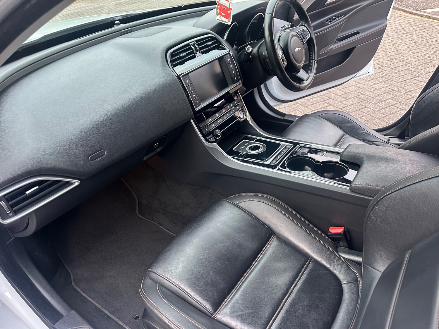 Used Jaguar XE 2016 for sale - 75598524: Photo 37