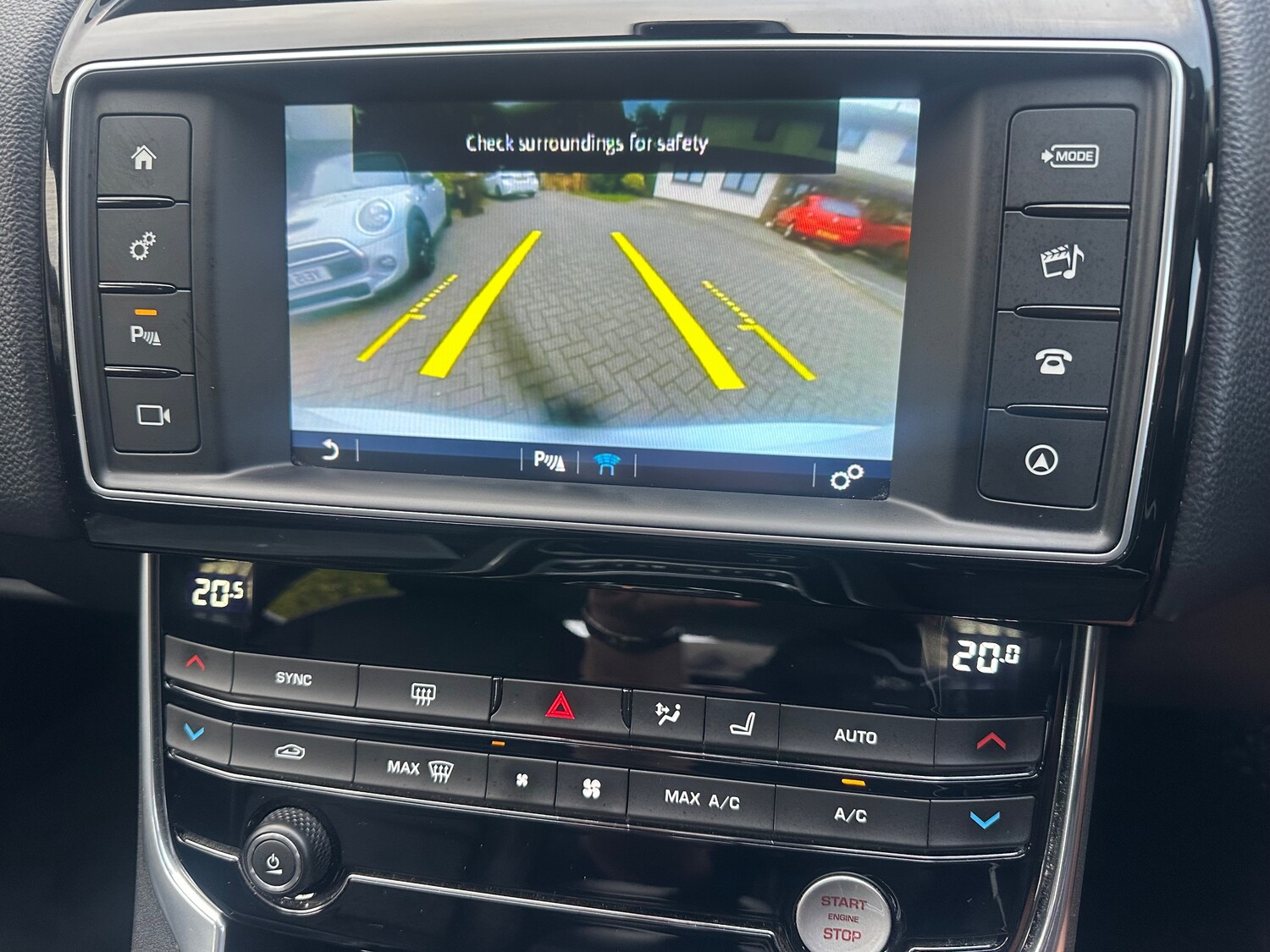 Used Jaguar XE 2016 for sale - 75598524: Photo 39