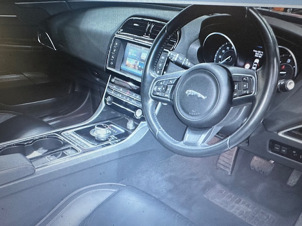 Used Jaguar XE 2016 for sale - 75598524: Photo 5