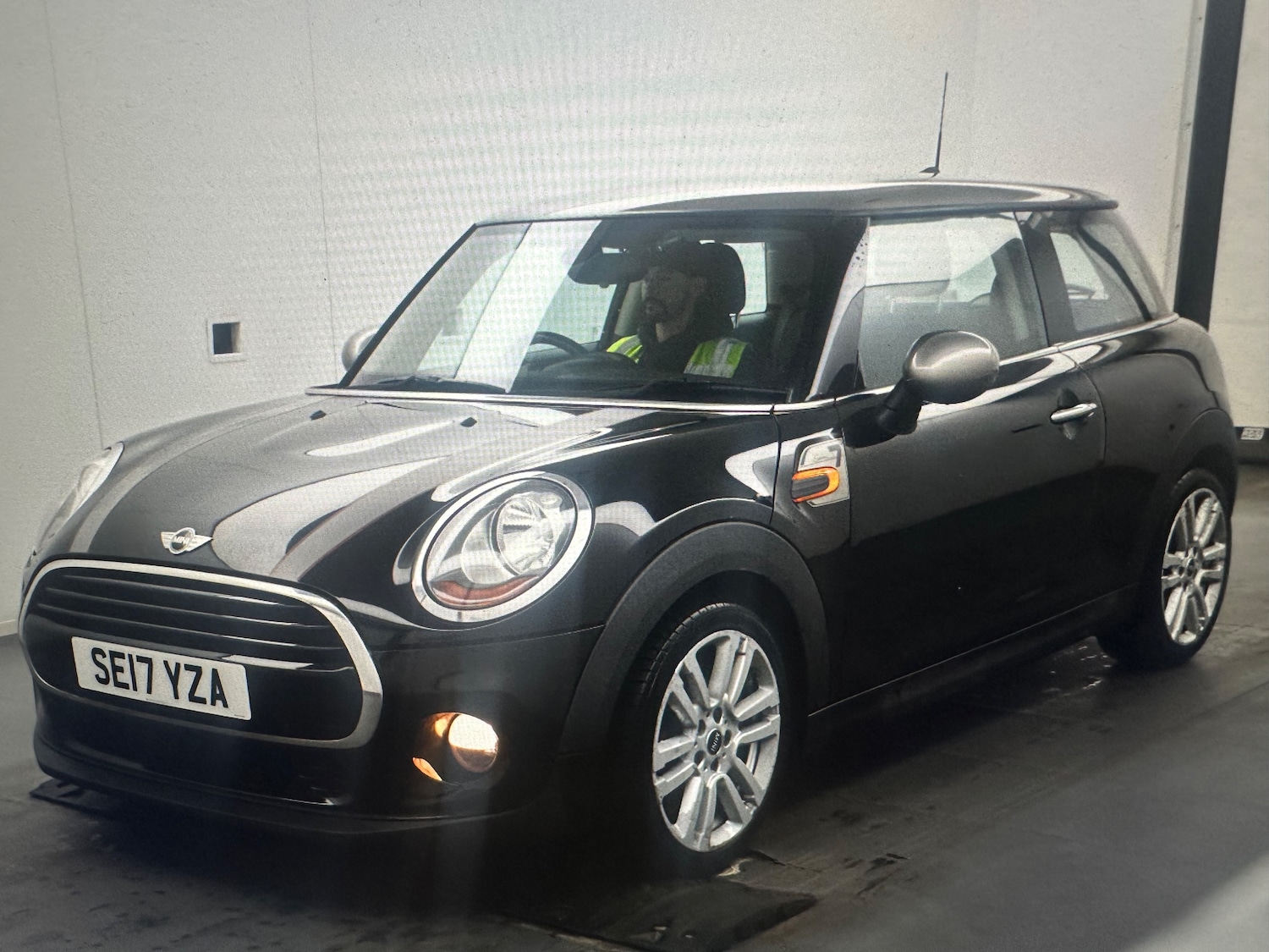 Used MINI Hatch 2017 for sale - 77382090: Photo 2